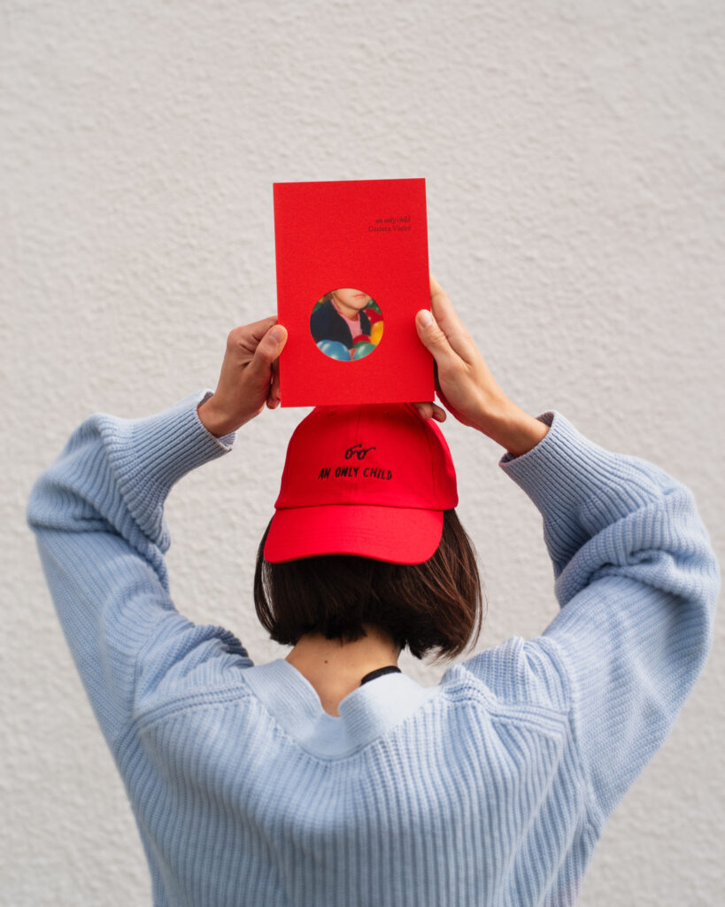 gorra an only child + libro